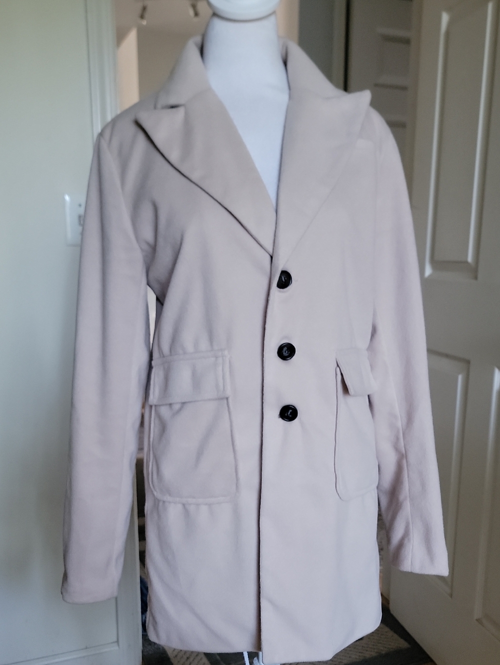 Classic Single-Breasted Coat in Light Beige Size Small